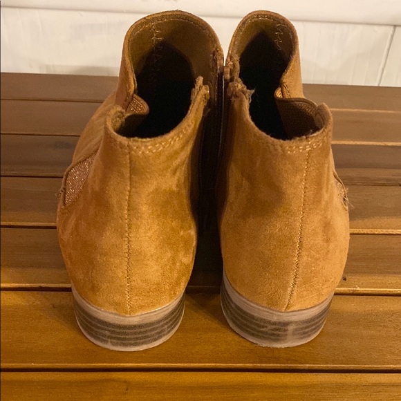 Kids Stylish Brown Suede Ankle Boots - Picture 3 of 7